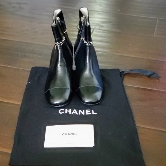 Coco Chanel Black Calfskin Ankle boots size 38C - Picture 3 of 3